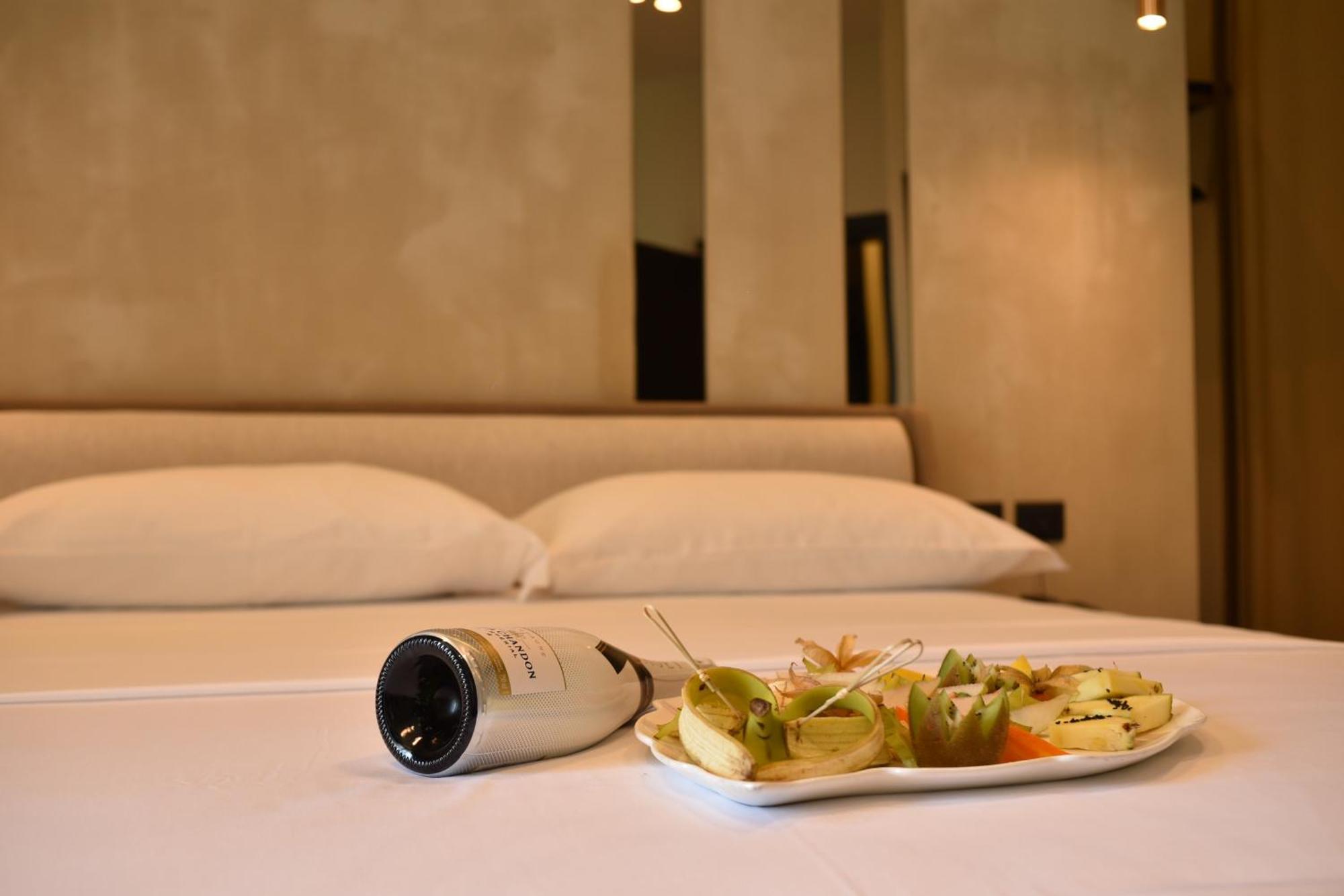 Nuna Hotel Radhimë Esterno foto