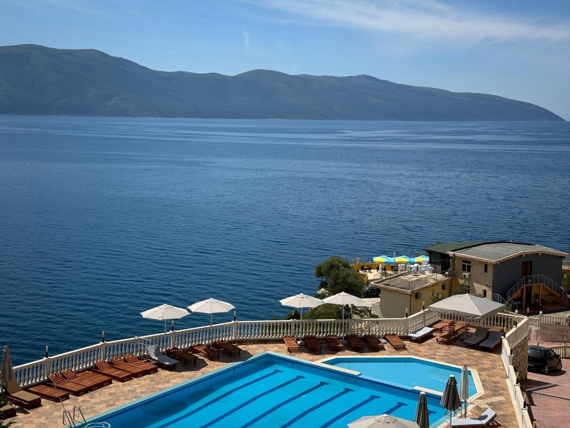 Nuna Hotel Radhimë Esterno foto