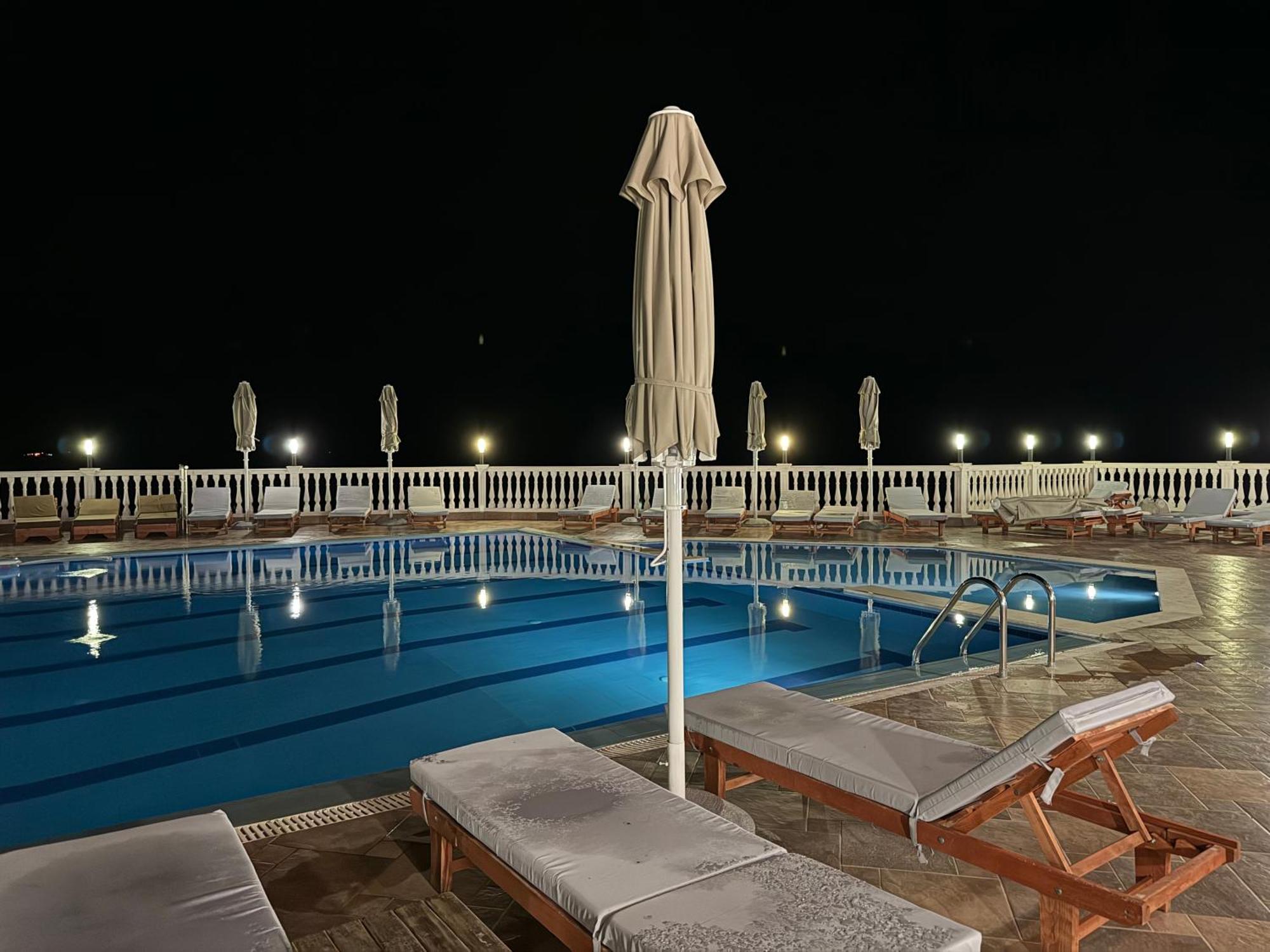 Nuna Hotel Radhimë Esterno foto