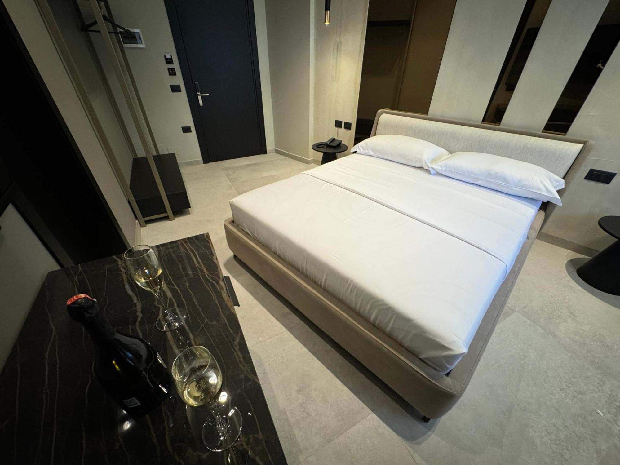 Nuna Hotel Radhimë Esterno foto