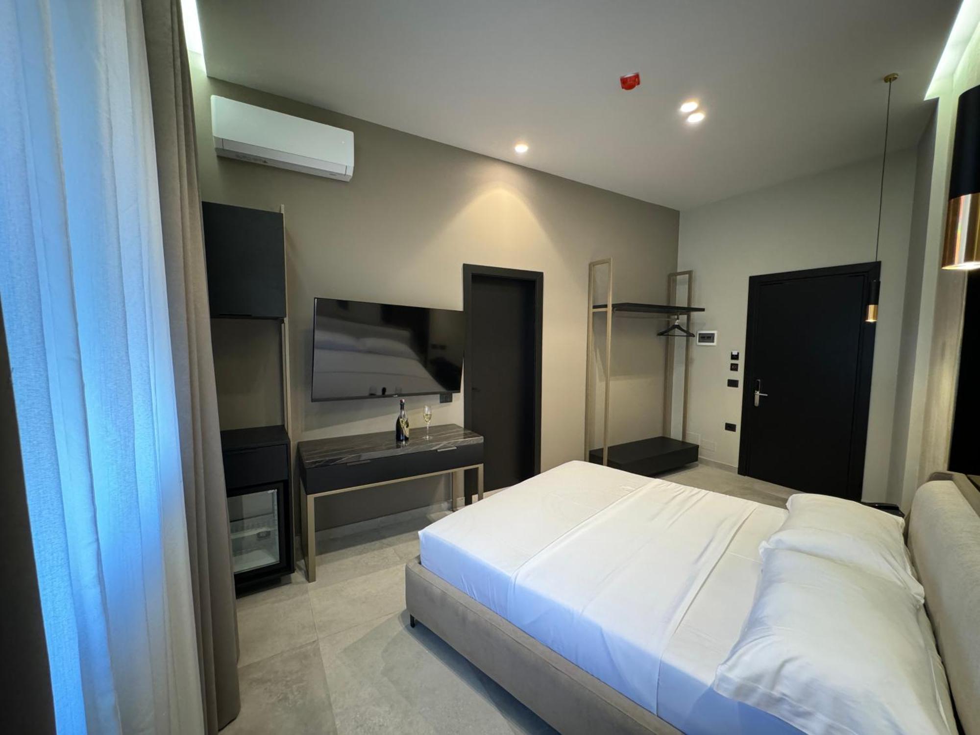 Nuna Hotel Radhimë Esterno foto