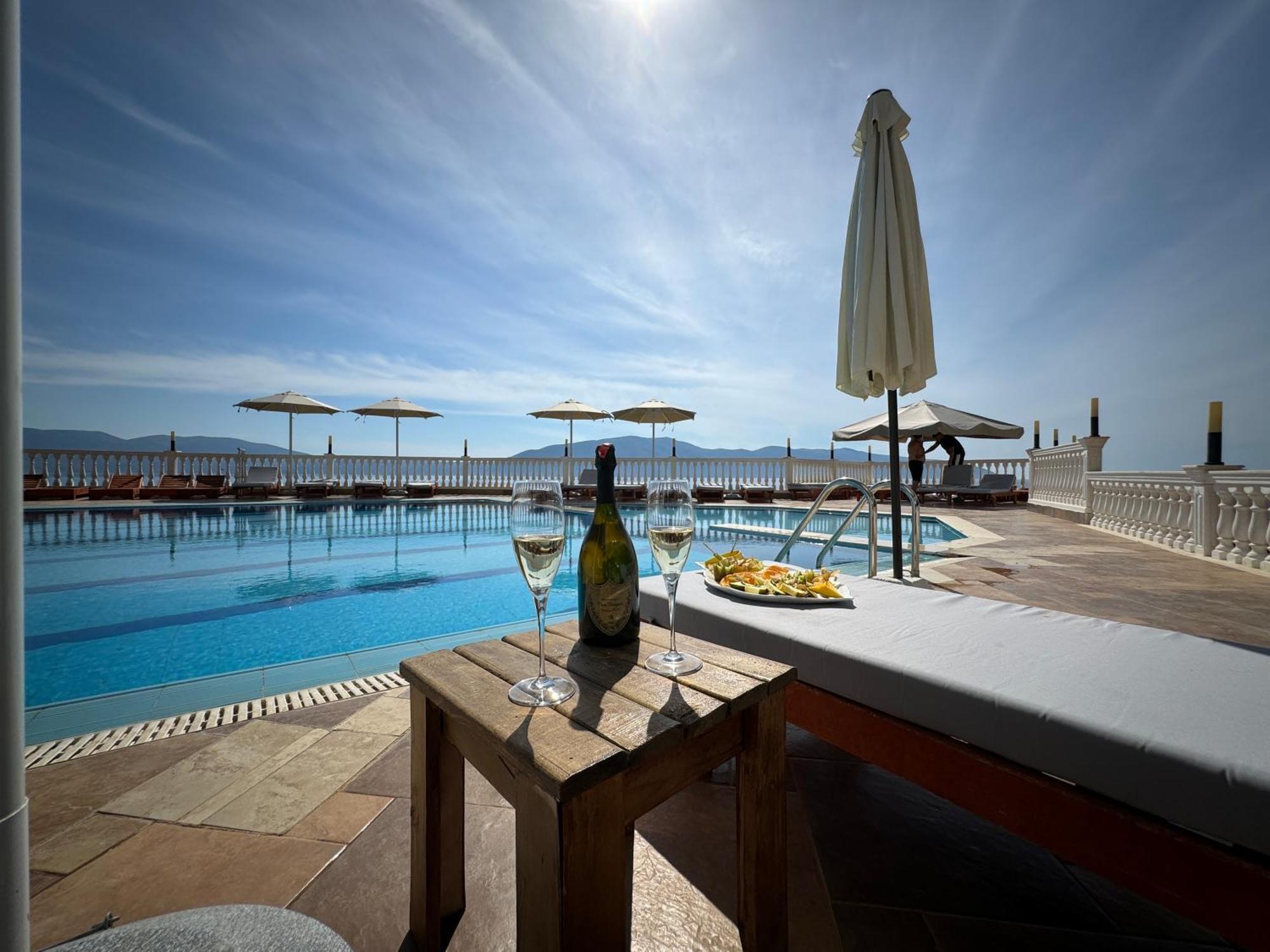 Nuna Hotel Radhimë Esterno foto