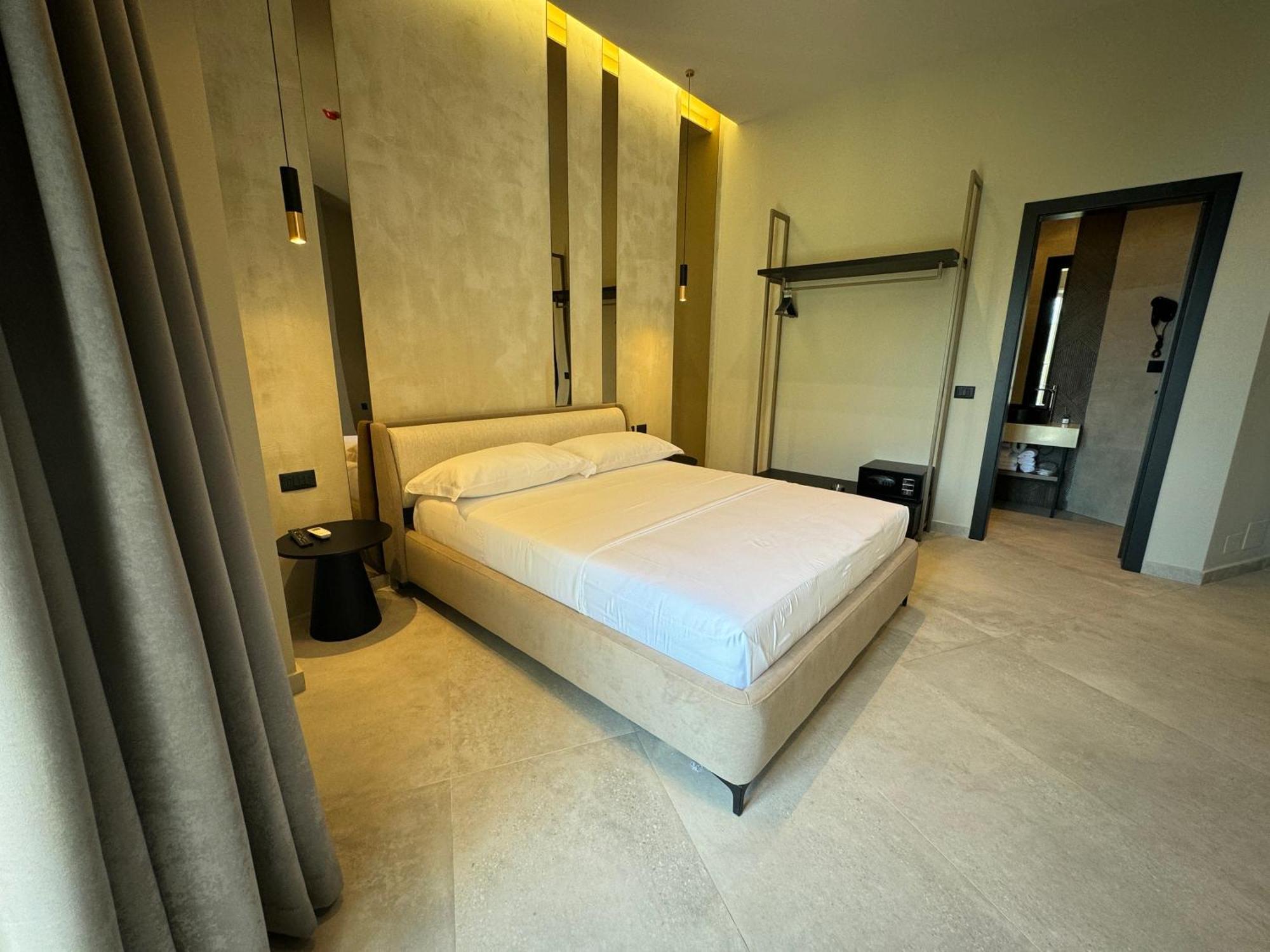 Nuna Hotel Radhimë Esterno foto