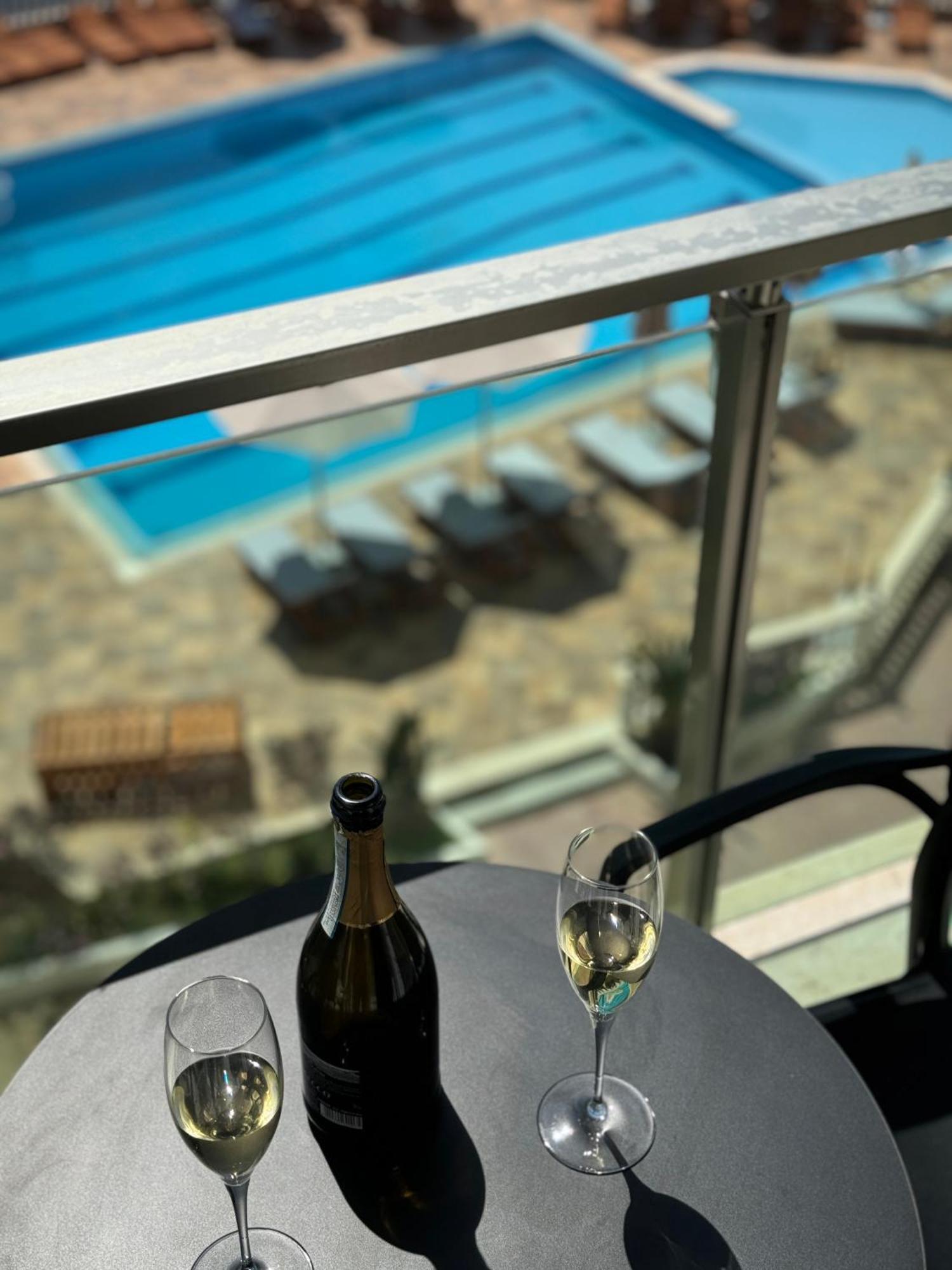 Nuna Hotel Radhimë Esterno foto