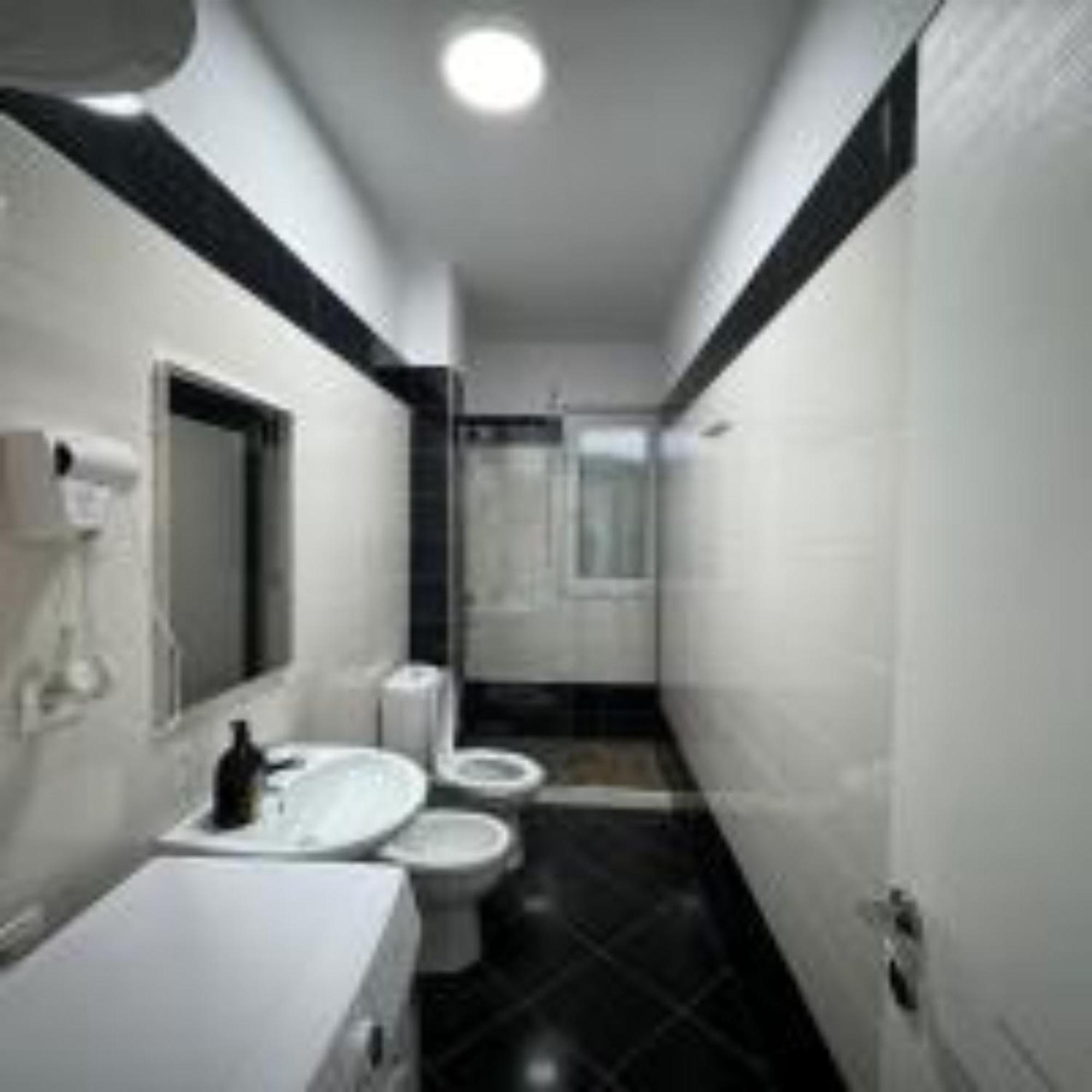 Nuna Hotel Radhimë Esterno foto