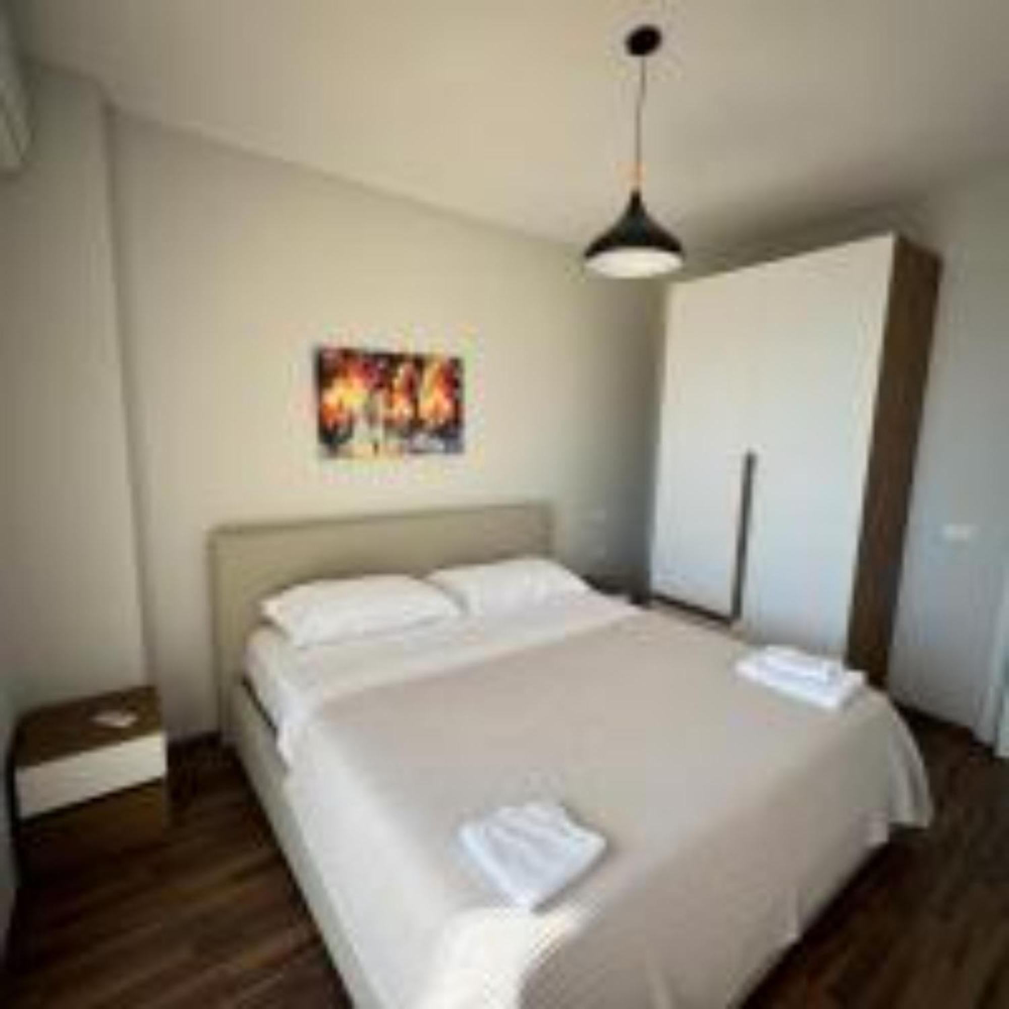 Nuna Hotel Radhimë Esterno foto